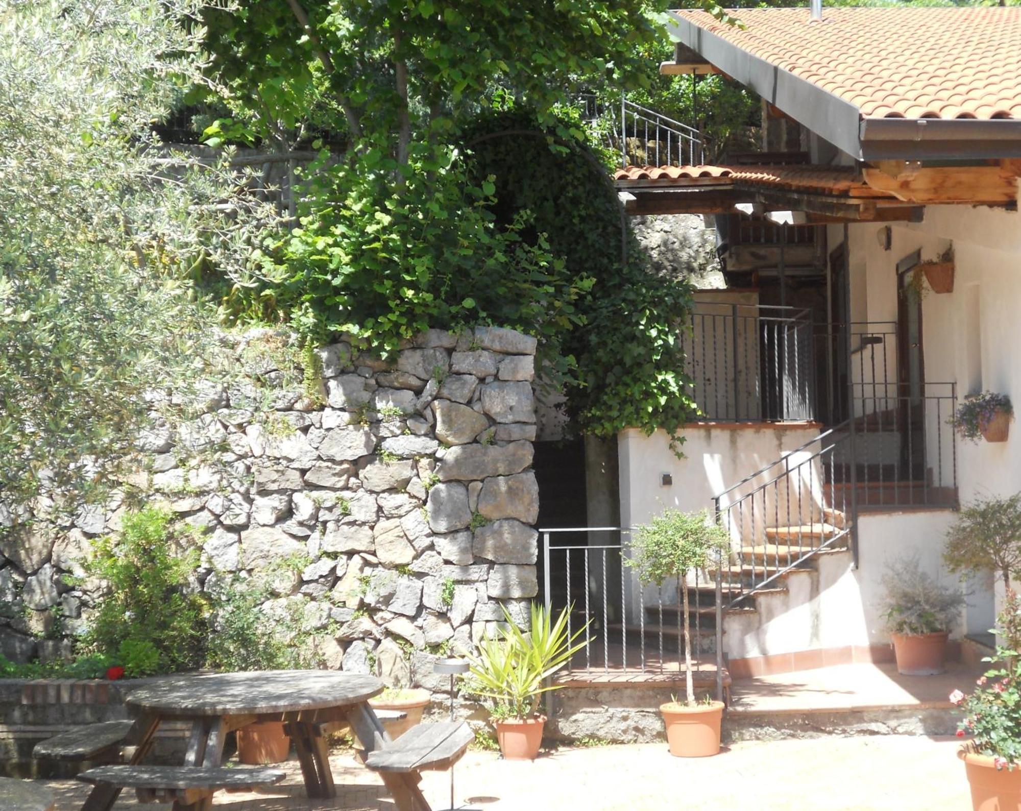 Agriturismo La Casa Del Ghiro Guest House Пимонте Екстериор снимка